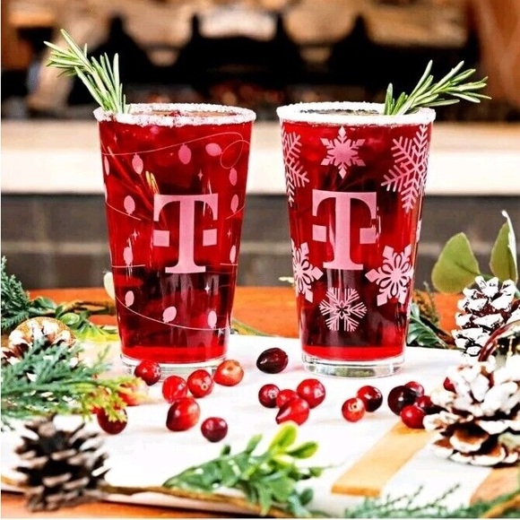 T-Mobile Holiday Pint Glass - NIB - 2024 Edition - Picture 1 of 2